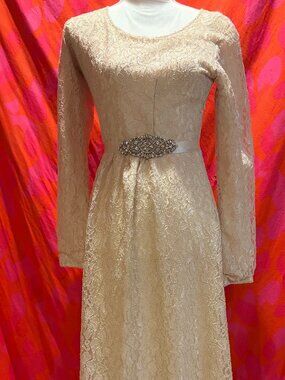 Gorgeous Cream Lace Dress with Rhinstone belt - Medium - Could be wedding dress